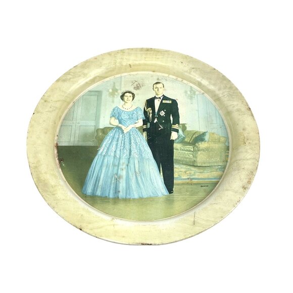 Vintage Royal Portrait Metal Plate Featuring Queen Elizabeth II & Prince Philip - Picture 2 of 8